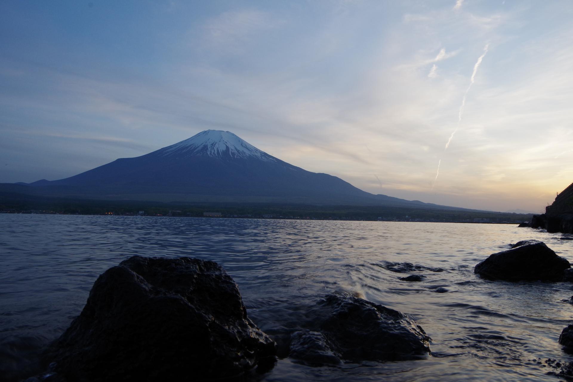 Yamanaka lake mt Fuji sunset