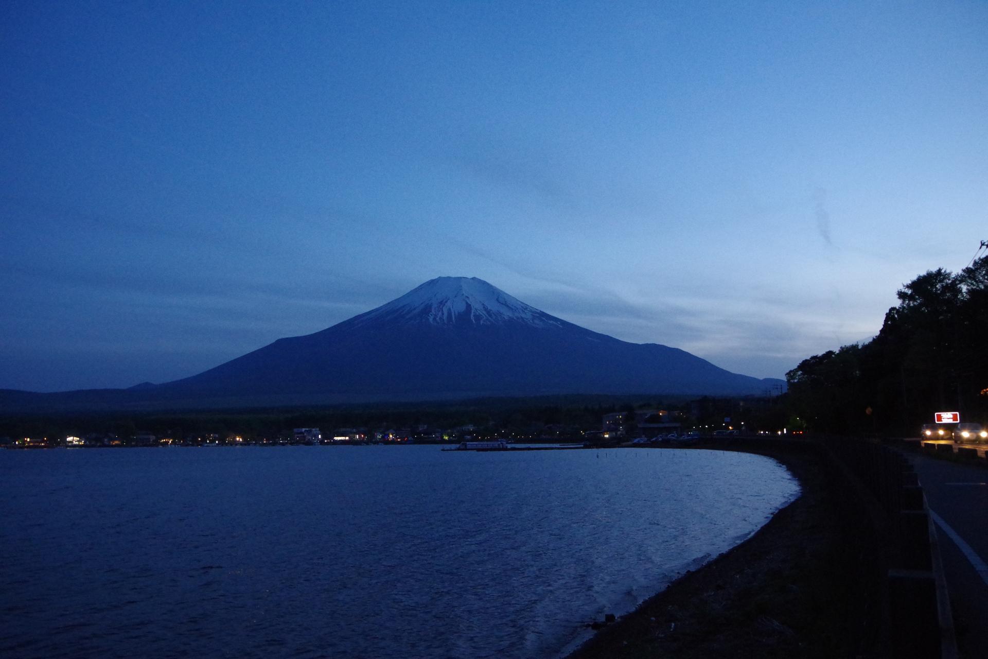 Yamanaka lake mt Fuji sunset