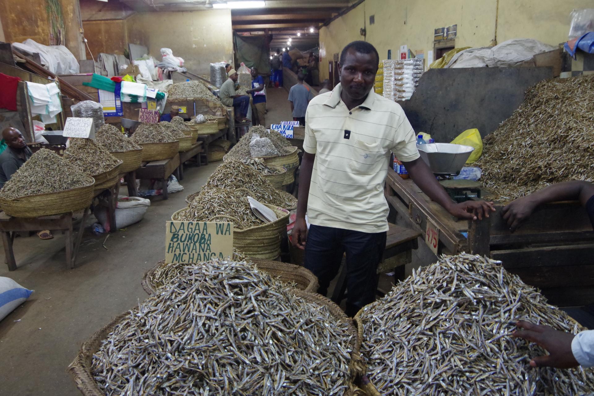 Vendeur de poissons séchés