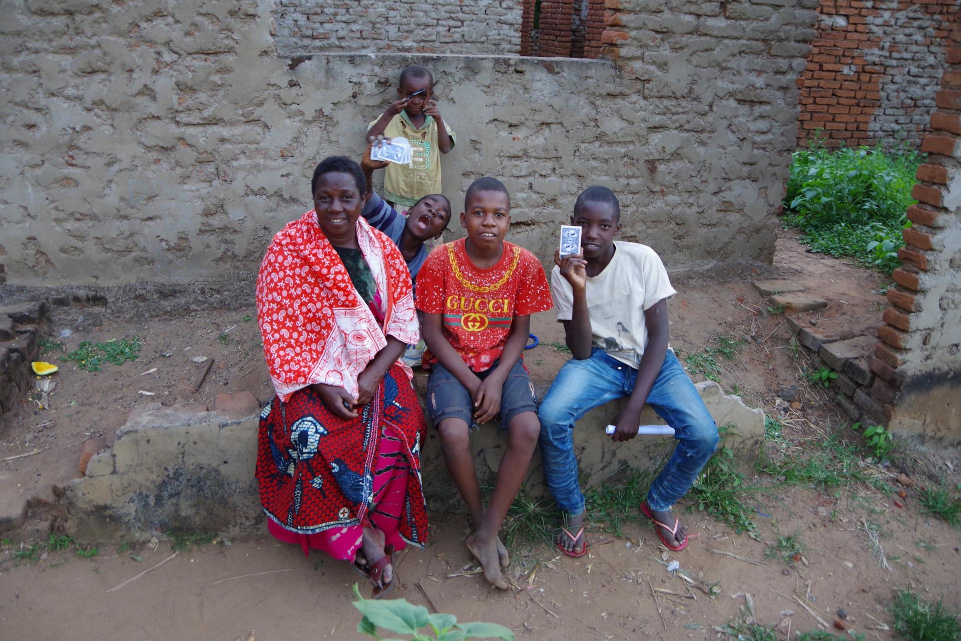 Mama à gauche